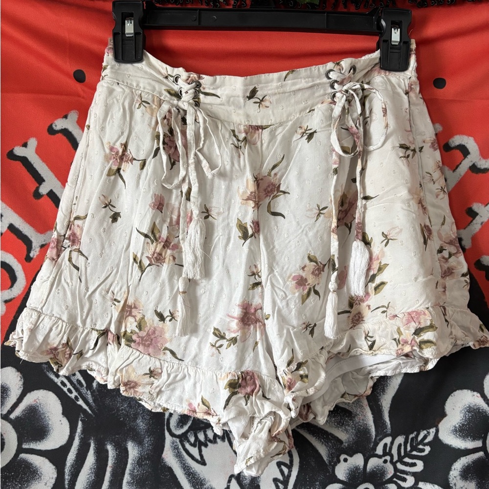 American Eagle Outfitters Cream Floral Lace-Up Shorts